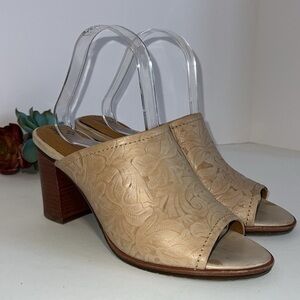 Patricia Nash Shelli Leather Floral Pattern Beige Slip On High Heal Shoes Size 9
